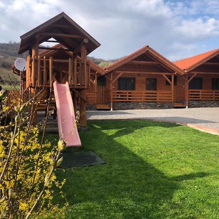 Riverside Woodhouses Praid Exterior photo