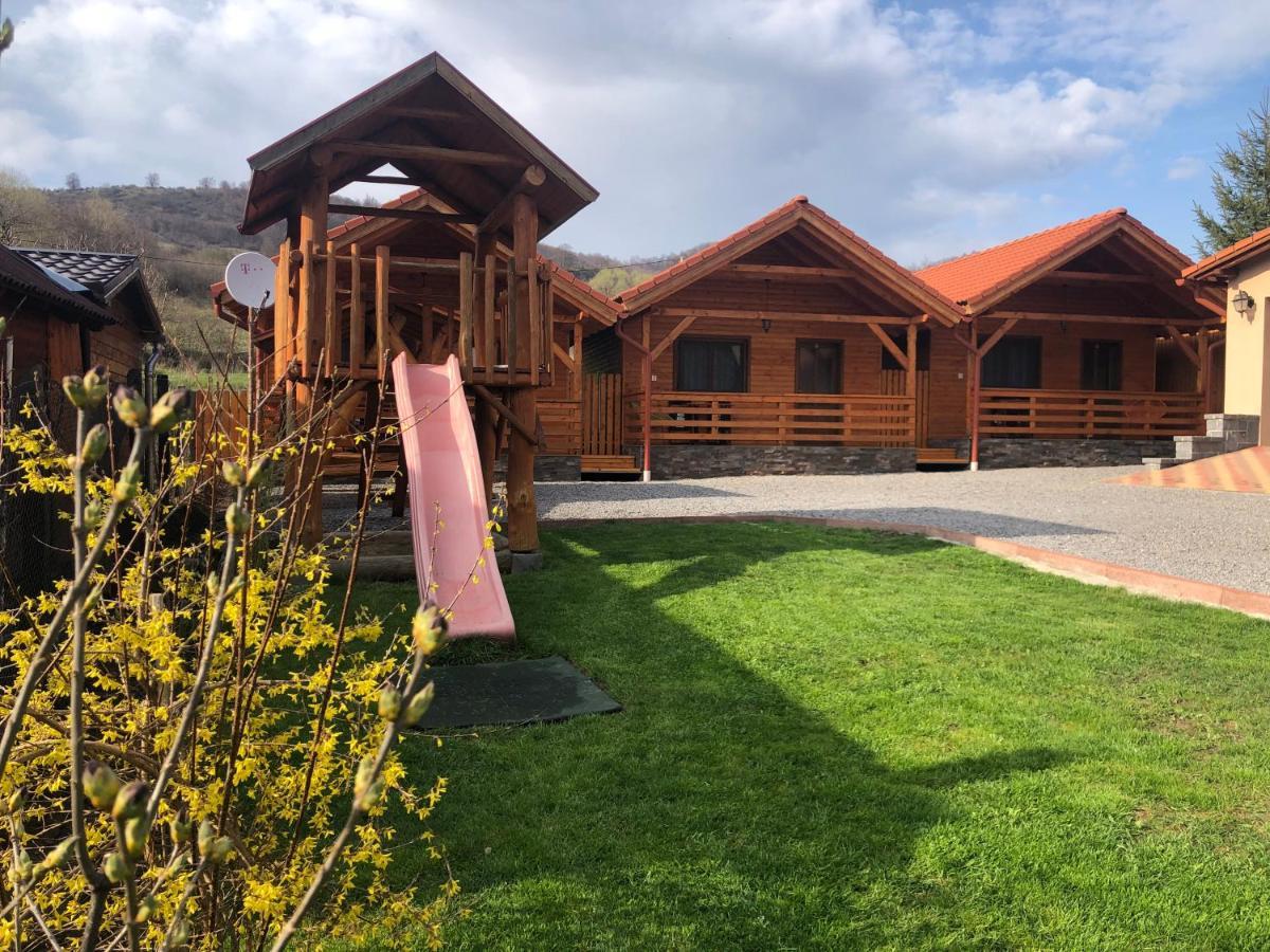 Riverside Woodhouses Praid Exterior photo