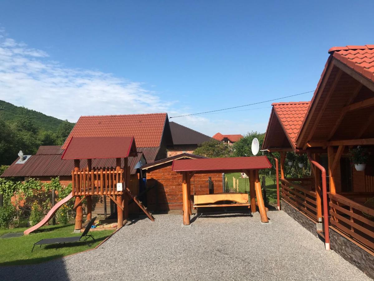 Riverside Woodhouses Praid Exterior photo