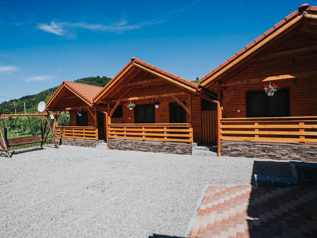 Riverside Woodhouses Praid Exterior photo
