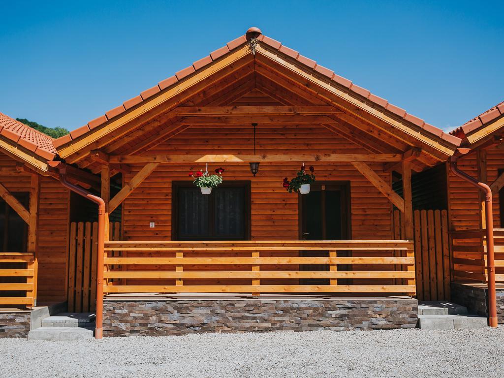 Riverside Woodhouses Praid Exterior photo